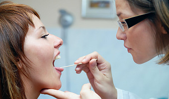 Онколог Габриэлян рассказал, как избежать рака полости рта