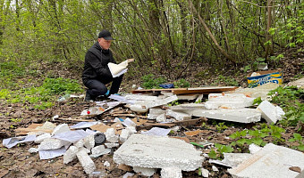 В Новомосковске поймали мужчину, который сбрасывал строительный мусор в лес