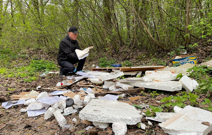 В Новомосковске поймали мужчину, который сбрасывал строительный мусор в лес