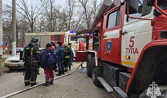Из пожара в многоэтажке на улице Володарского в Богородицке эвакуировали 15 человек