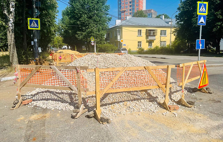 На перекрестке улиц Болдина и Белкина разрыли пешеходный переход