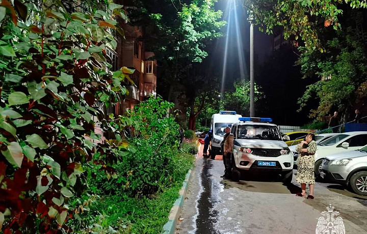 Тульские спасатели эвакуировали из горящего дома 20 жителей, пострадала женщина