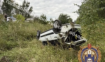 В Чернском районе Тульской области 18-летний водитель «Лады» опрокинул машину в кювет