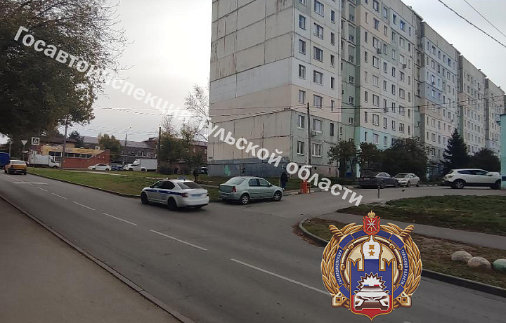 Автоледи на Toyota сбила ребенка на пешеходном переходе на улице Марта в Туле