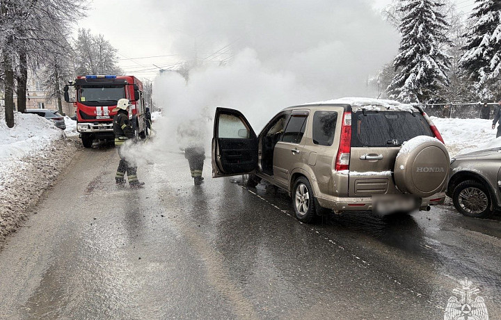 В Туле потушили загоревшуюся машину на улице Фридриха Энгельса