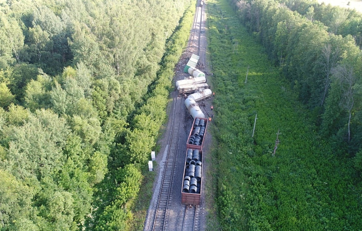 По факту схода 12 вагонов грузового состава в Тульской области возбуждено уголовное дело
