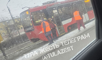 Трамвай сошёл с рельс на Зеленстрое в Туле