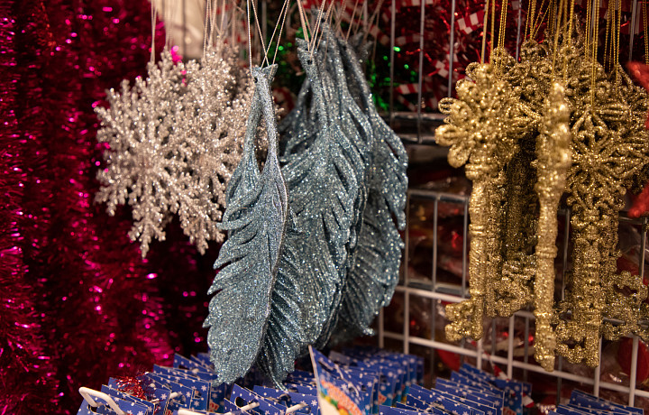 Ёлочные украшения к Новому году подорожали на 13%