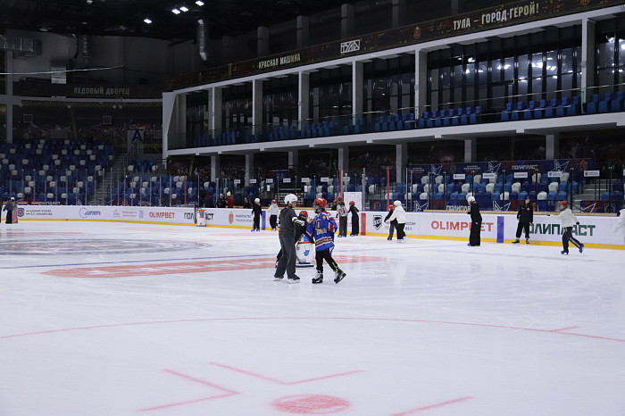 Сходил на бесплатные занятия и влюбился в лед: как тульских школьников учат кататься на коньках – фоторепортаж