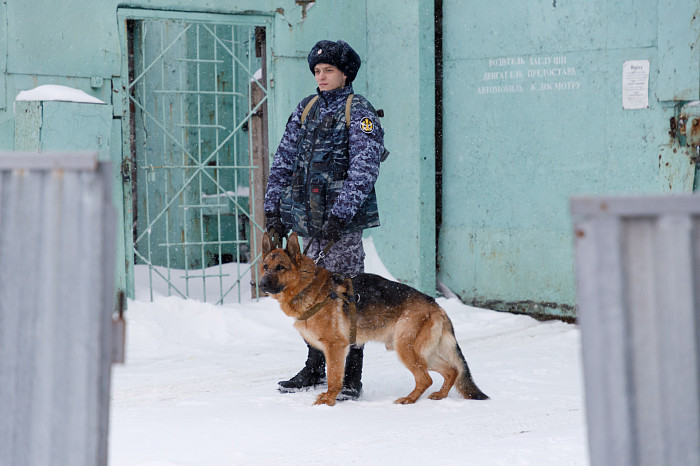 «Практически все осужденные - актеры»: конвоиры рассказали о работе со спецконтингентом
