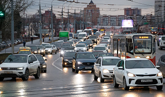Из-за проезда кортежа Медведева в центре Тулы частично перекрыли движение