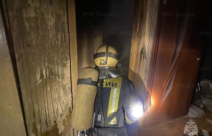 Во время пожара из многоквартирного дома на Парковой улице в Туле эвакуировали 6 человек