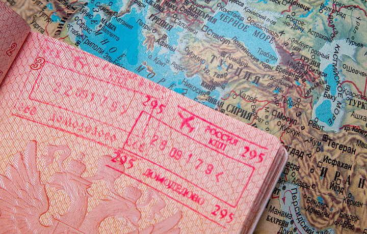 С 12 сентября перестал действовать упрощенный визовый режим между ЕС и Россией. Что это значит и как теперь получить Шенген