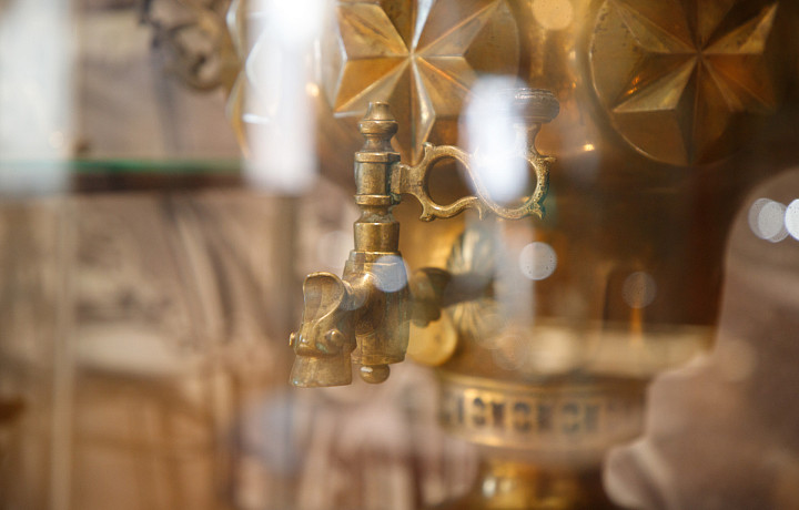 Для барбекю, кальянов и не только: предприниматель из Тулы сделал прессованный уголь в форме самовара