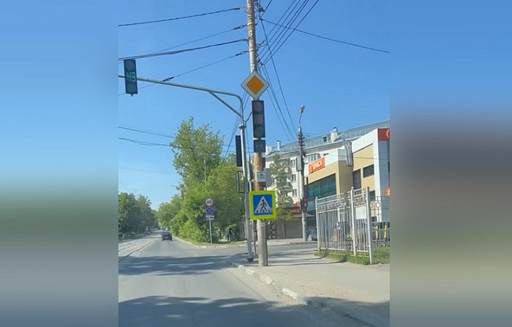 В Туле сломался светофор на пересечении улиц Энгельса и Тульского Рабочего Полка