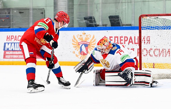 Игрок тульского АКМ вышел на лед в составе сборной России против Беларуси