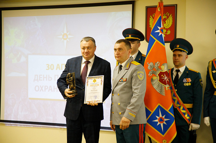 Глава тульского МЧС поздравил спасателей с Днем пожарной охраны