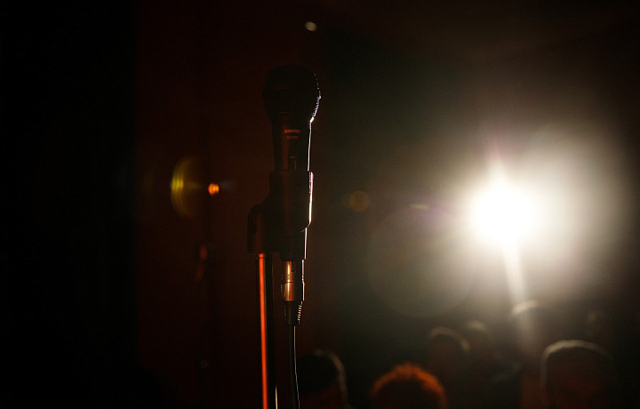 О чем шутят тульские комики? Сходили на стендап 