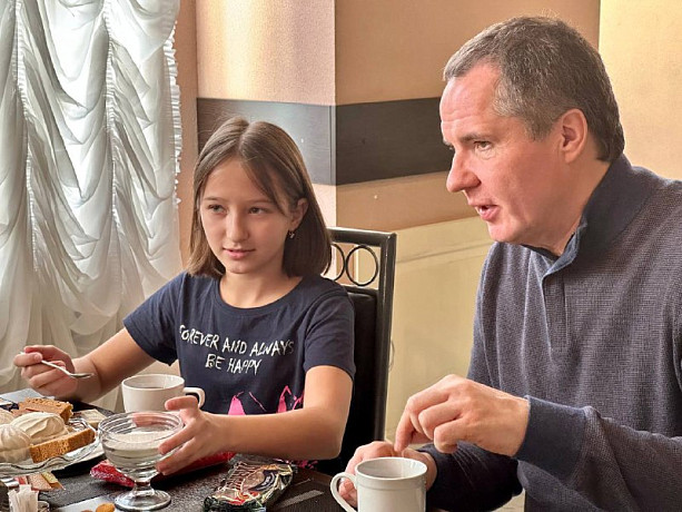 «Встречают по-семейному»: Белгородский губернатор Гладков посетил вынужденных переселенцев в Туле