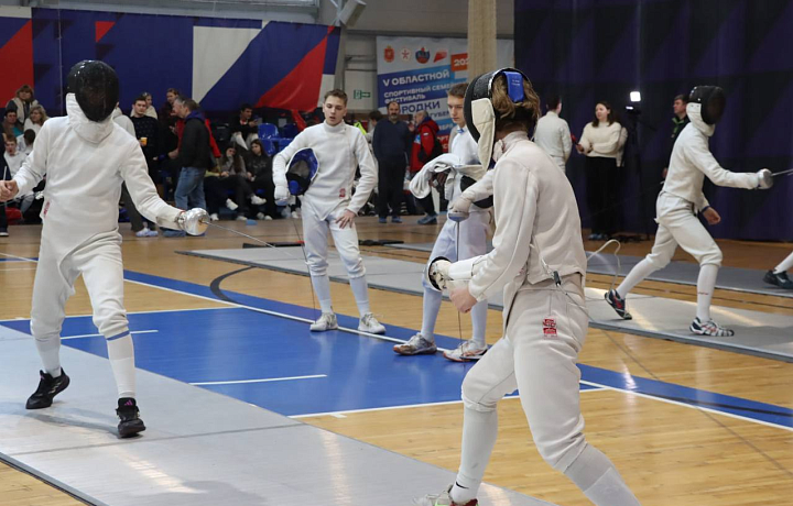 В Туле стартовали Всероссийские соревнования по фехтованию «Оружейная столица»