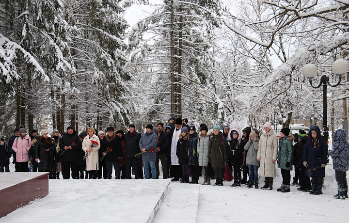 В тульском поселке Косая Гора почтили память погибших в годы Великой Отечественной войны