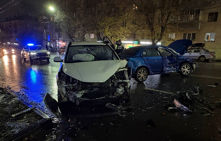 23-летний водитель иномарки пострадал в ДТП на улице Дмитрия Ульянова