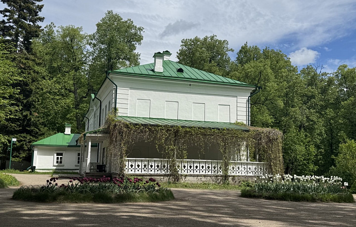 Ананасы, лимоны, инжир: специалисты музея-усадьбы рассказали, что растет в яснополянской теплице