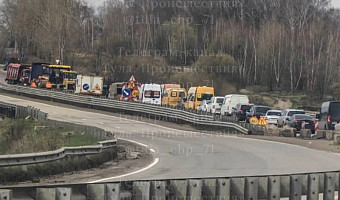 На трассе «Тула – Новомосковск» перекрыли дорогу: не пускают даже скорую помощь