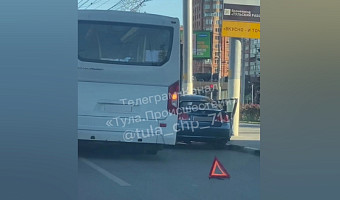 Из-за ДТП с автобусом и легковушкой на улице Советской в Туле образовалась пробка