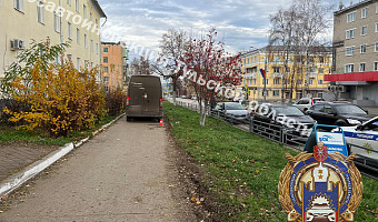 На тротуаре в Ефремове машина сбила пешехода