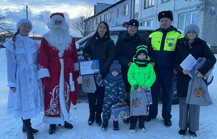 Сотрудники Госавтоинспекции перед Новым годом исполнили мечту юного туляка
