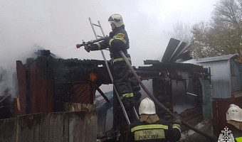Два дома, пристройка и две машины сгорели за сутки в Тульской области