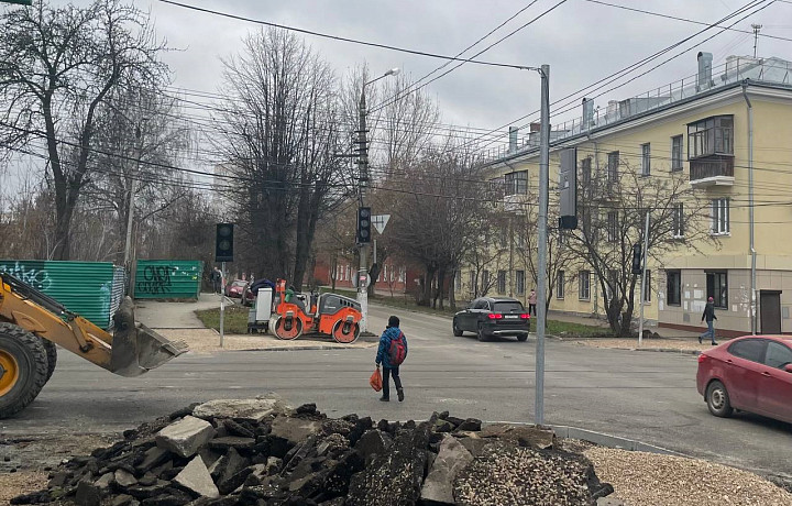 На перекрестке улиц Оружейной и Мира в Туле сломались светофоры