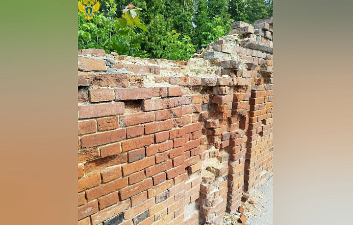 В Туле прокуратура внесла представление за разрушенную стену кладбища