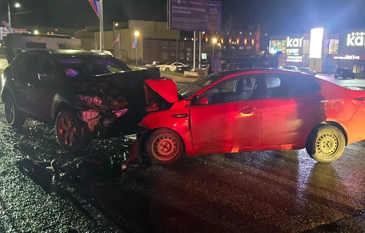 Лобовое столкновение в Ефремове: водители «Киа Рио» и «Мазды» попали в больницу