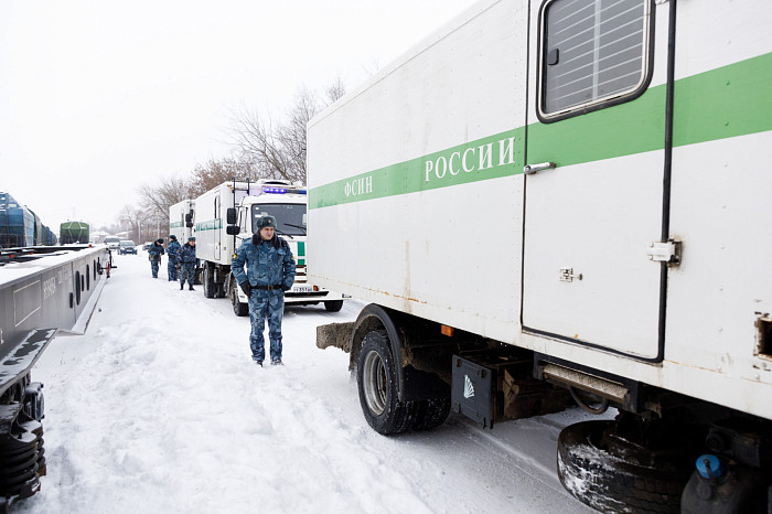 «Практически все осужденные - актеры»: конвоиры рассказали о работе со спецконтингентом