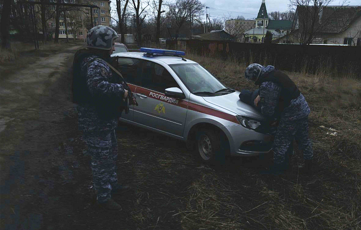 В Донском росгвардейцы задержали дебошира, нарушавшего порядок в хостеле