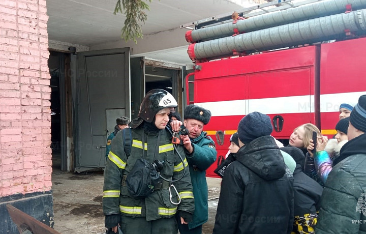 В Веневе спасатели рассказали детям, как действовать в случае пожара