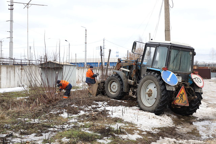 Семь бригад и три единицы техники занимаются прочисткой ливневой канализации в Туле