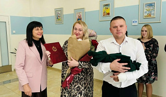 В Тульском перинатальном центре прошли торжественные выписки ко Дню отца