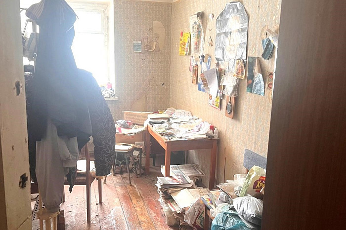 Остались стеклоблоки, граненые стаканы, фотообои и бюст Ленина: под Тулой продают заброшенную советскую спортбазу