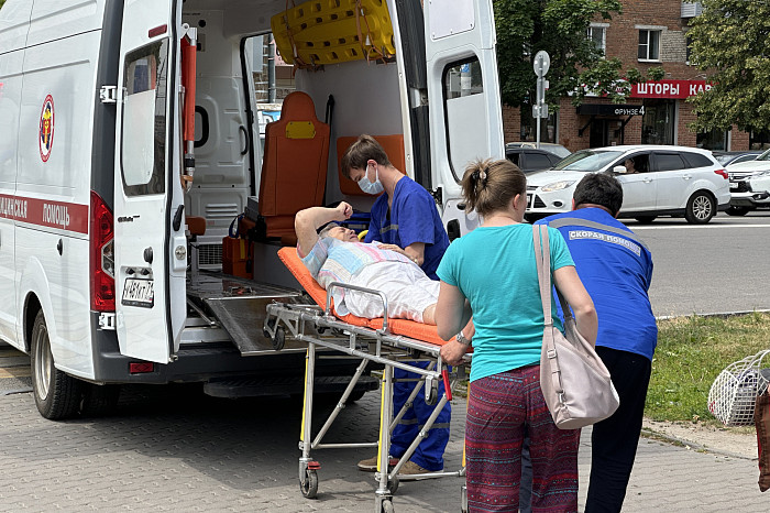 В Туле женщине стало плохо на улице, ее госпитализировали