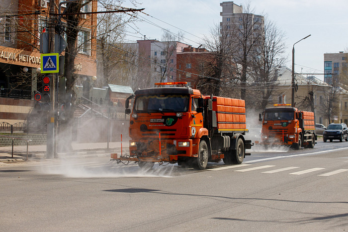 Тульские улицы планируют привести в порядок до 1 мая: администрация проверила ход ежедневных работ по уборке города