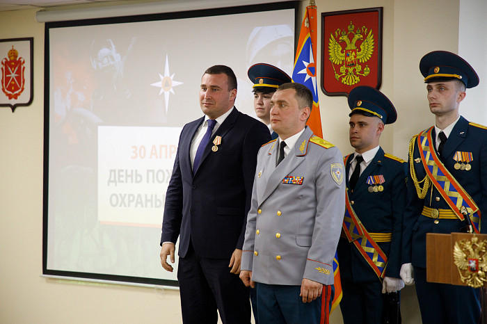 Глава тульского МЧС поздравил спасателей с Днем пожарной охраны