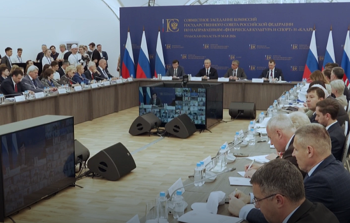 Министр Дегтярев поблагодарил Миляева за организацию съезда учителей физкультуры