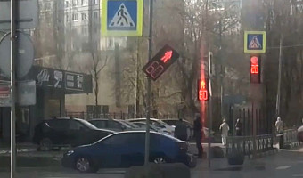 Один из светофоров сломался на пересечении улицы Демонстрации и улицы Ленина в Туле