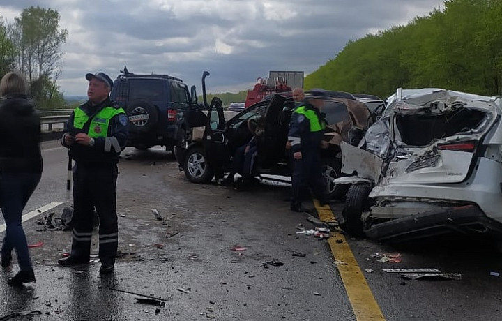 В массовом ДТП в Веневском районе Тульской области один человек погиб и шесть – пострадали