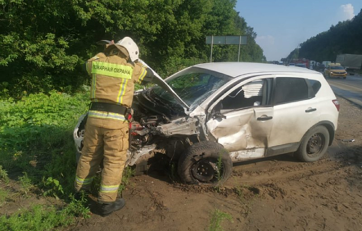 Спецавтомобиль УФСИН по Липецкой области попал в тройное ДТП в Киреевском районе