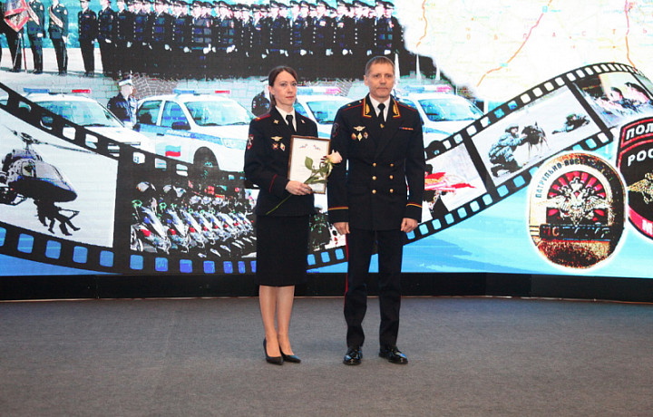 В преддверии праздника в Туле наградили полицейских