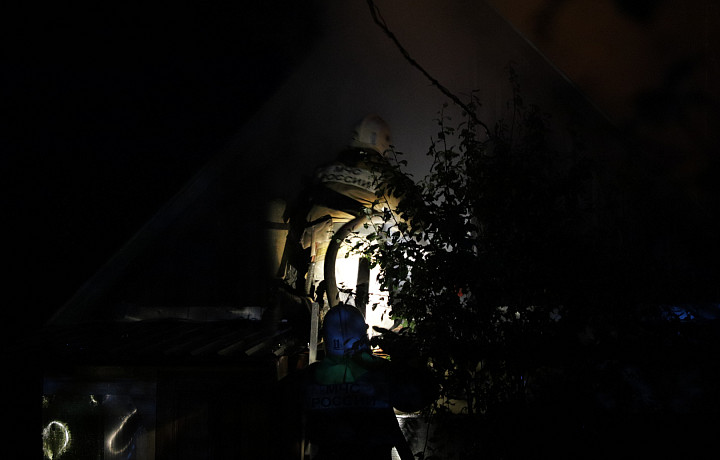 В Узловой загорелась жилая многоэтажка на улице Первомайской